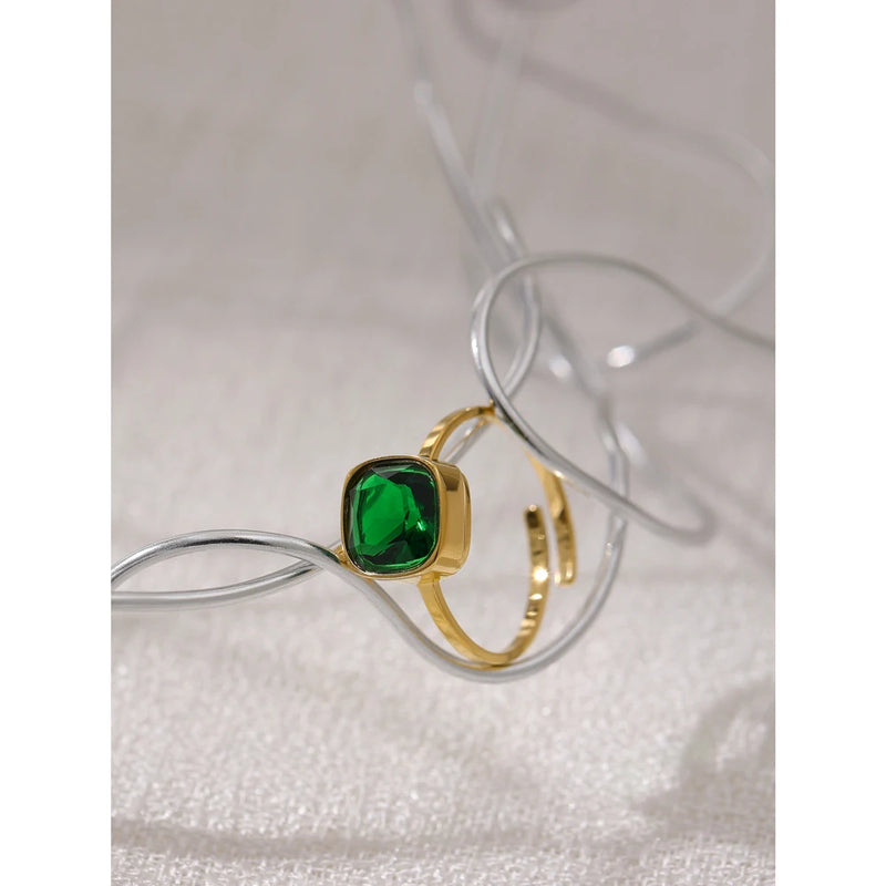 Anel Único em Vidro Cristal banhado a Ouro 18K