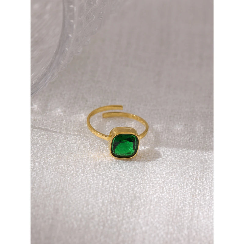 Anel Único em Vidro Cristal banhado a Ouro 18K