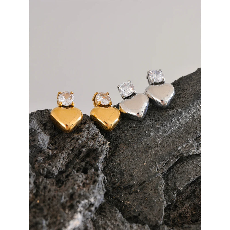 Brinco coração Premium com pedra em Zircônia