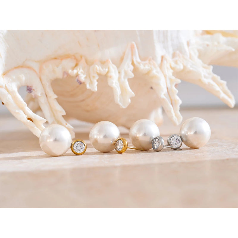 Pearl earring with zirconia stone