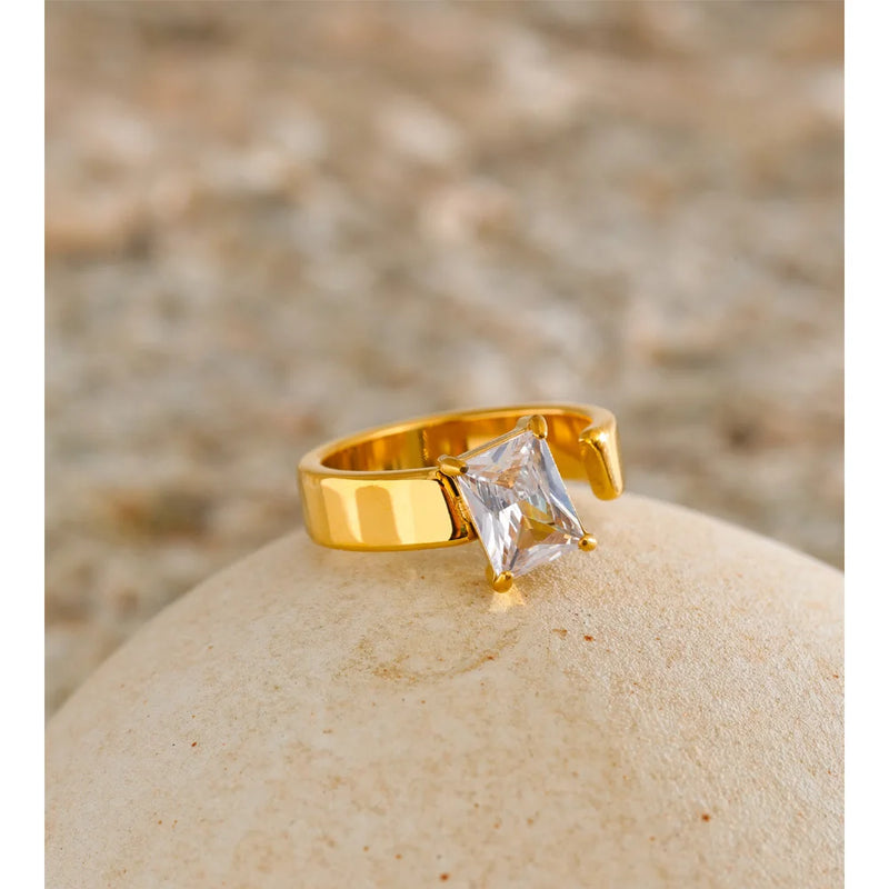 Anel Glossy Banhado a Ouro 18K e Pedras em Zircónia