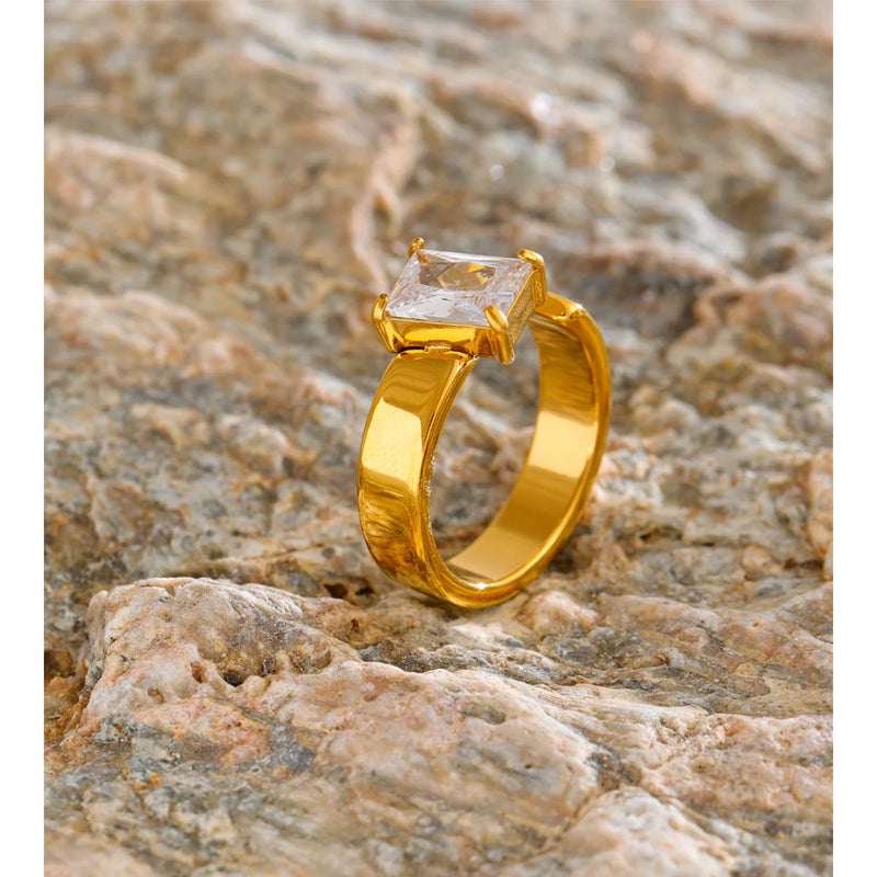 Anel Glossy Banhado a Ouro 18K e Pedras em Zircónia