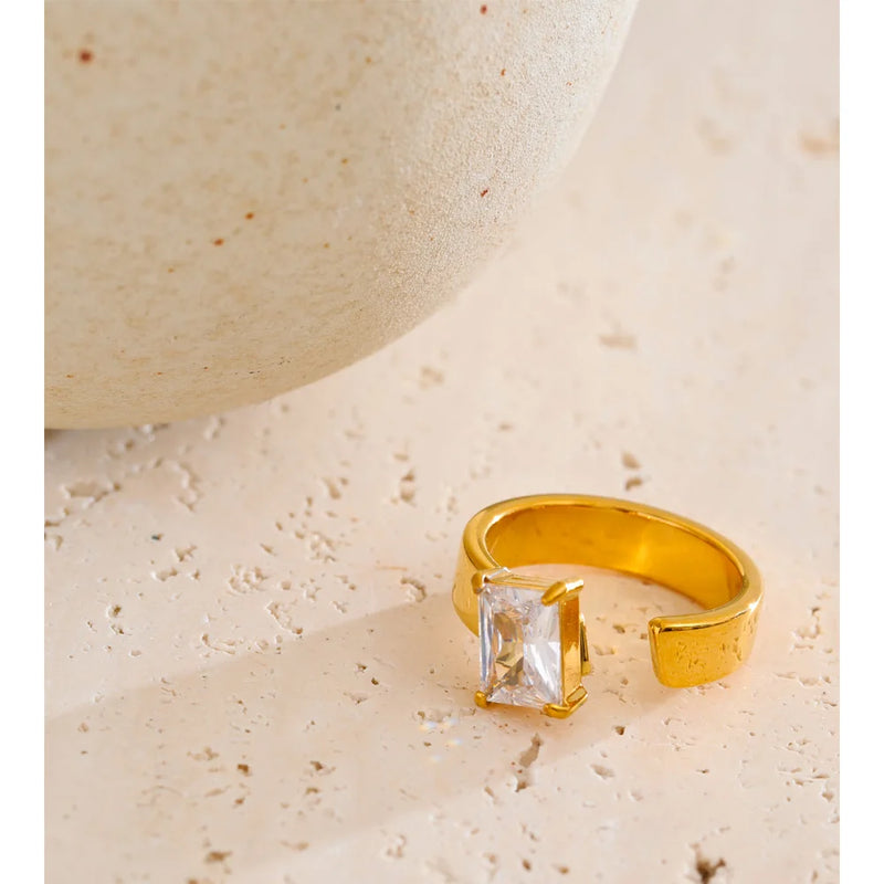 Anel Glossy Banhado a Ouro 18K e Pedras em Zircónia